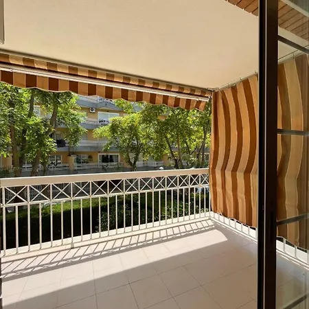 Nice Apartment With Free Parking *