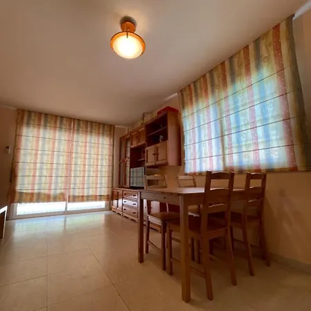 Nice Apartment With Free Parking *
